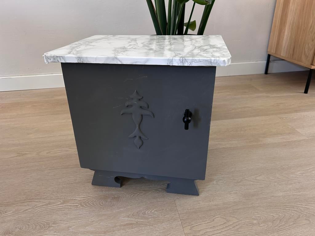 Brocante nachtkastje te koop - grijs en marmer look, Ophalen