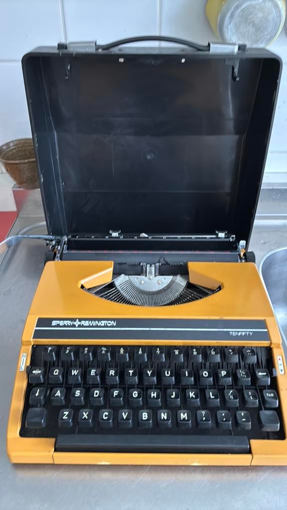 Oker gele schrijfmachine,Sperry Remington Tenfifty, Diversen, Typemachines, Ophalen, Zo goed als nieuw