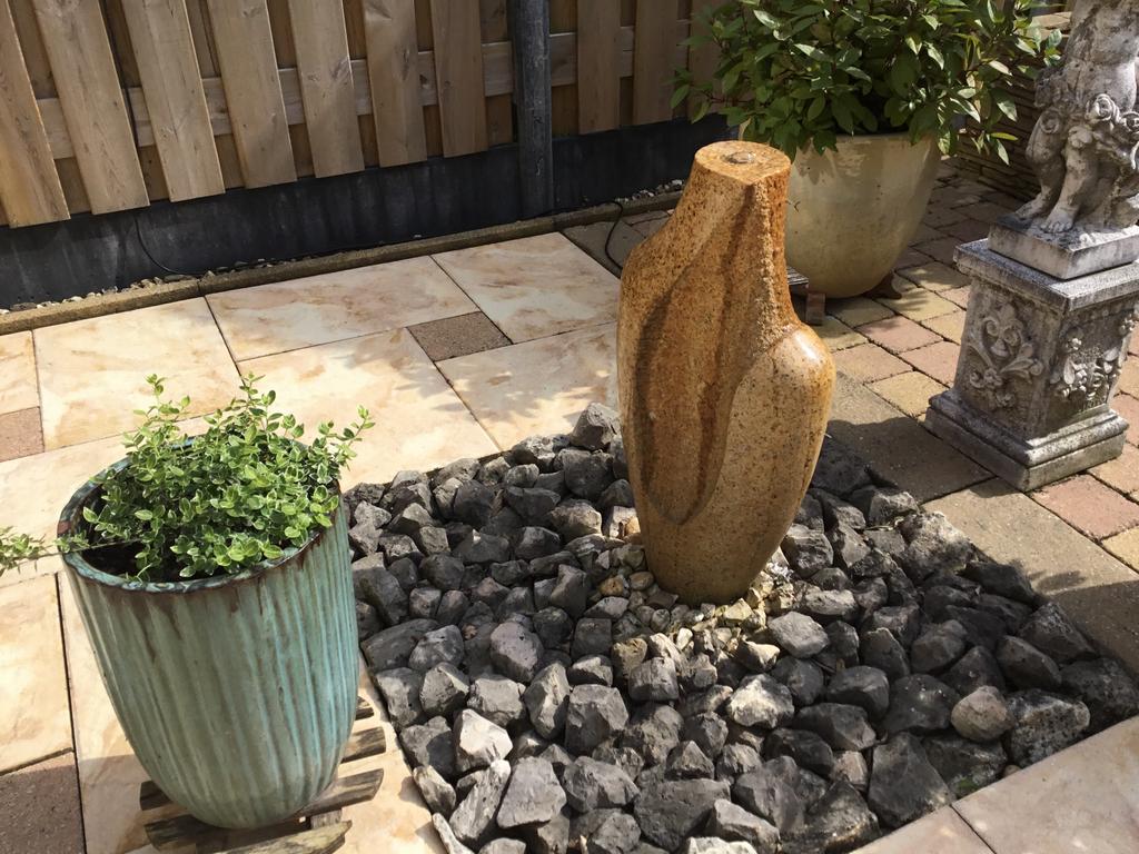 Water ornament, Tuin en Terras, Gebruikt, Geel, Ophalen of Verzenden, Kei