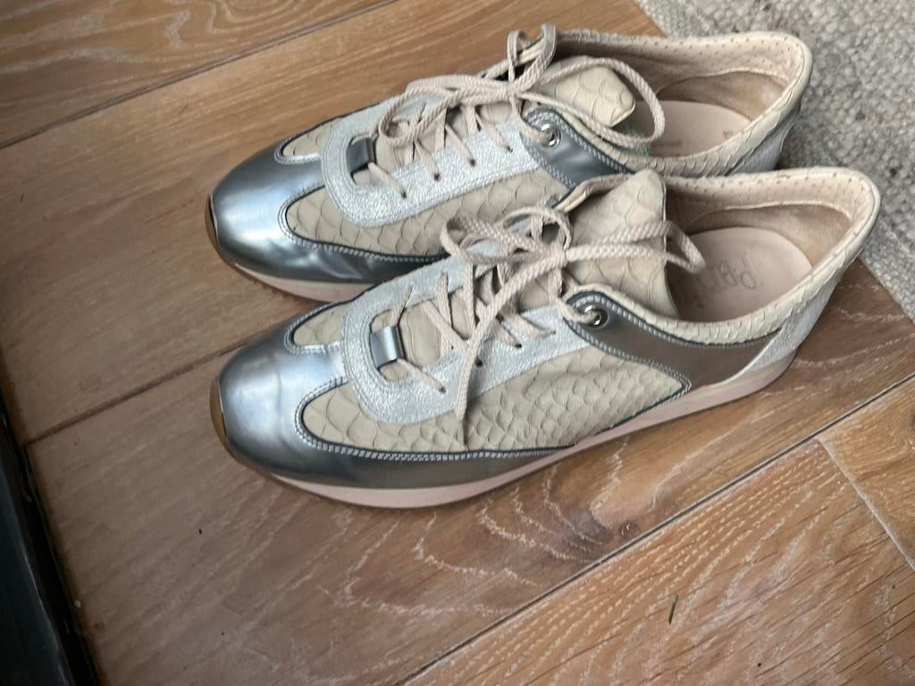 Stijlvolle sneakers Pertini met en mooie details, Kleding | Dames, Beige, Ophalen of Verzenden, Sneakers of Gympen, Zo goed als nieuw