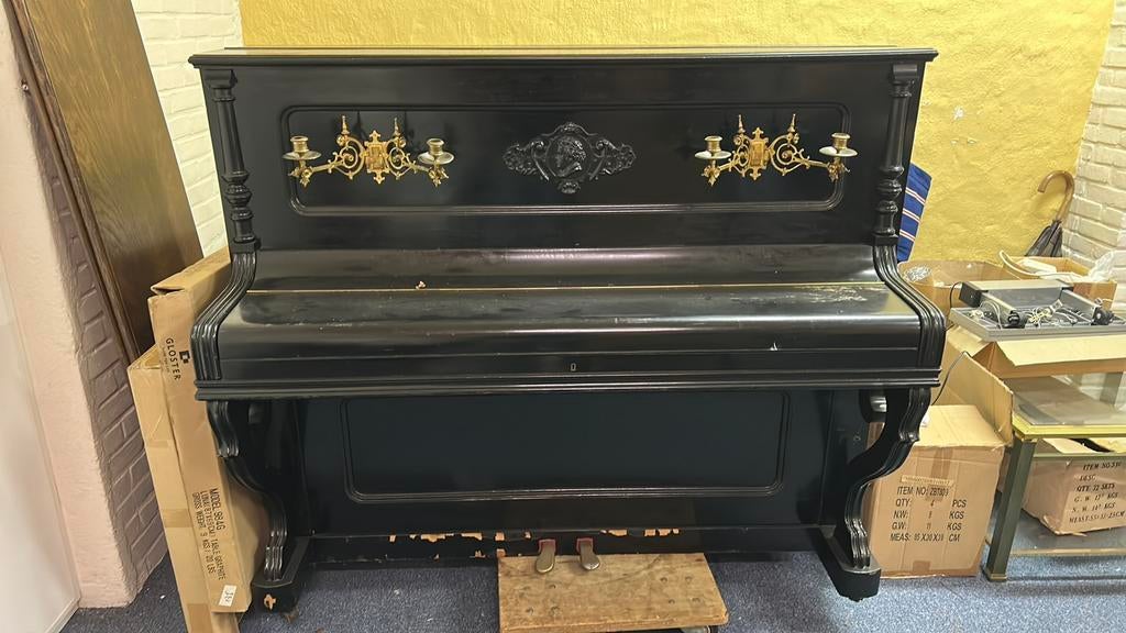 Antieke piano met krukje voor 100 euro!, Muziek en Instrumenten, Piano's, Gebruikt, Piano, Zwart, Ophalen