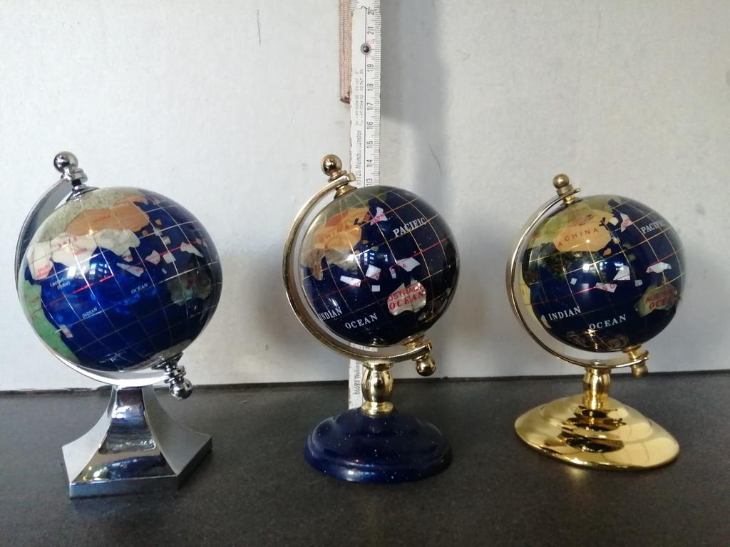 3 X LAPIS LAZULI STIJL GEMSTONE EDELSTENEN GLOBE TOPSTAAT, Lapis lazuli, Ophalen of Verzenden, Zo goed als nieuw, Interactief