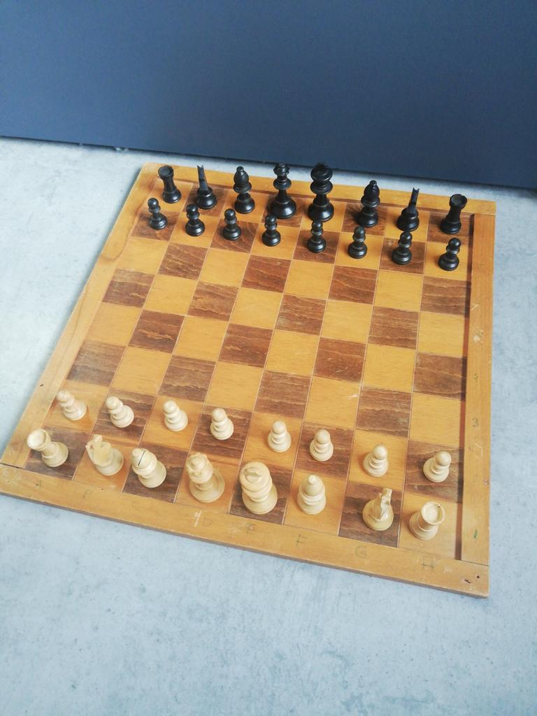 Houten dam /schaakbord met houten stukken, Ophalen of Verzenden, Minder dan 500 stukjes, Gebruikt, Schaken