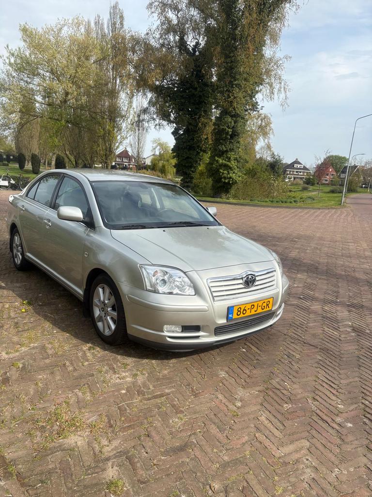 Toyota Avensis 1.8 16V Vvt-i SDN 2004 Grijs, Auto's, Toyota, Voorwielaandrijving, 1794 cc, Avensis, 4 cilinders