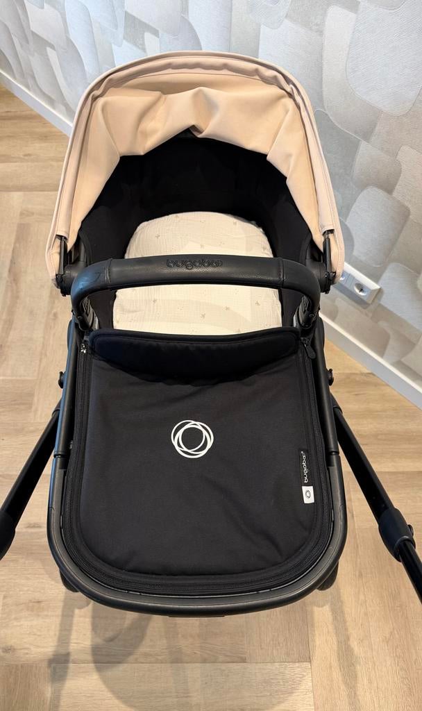 Bugaboo Fox 5 kinderwagen - Zwart met beige kap, Kinderen en Baby's, Kinderwagens en Combinaties, Bugaboo, Zo goed als nieuw, Met reiswieg