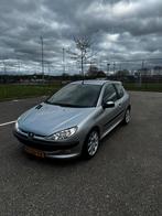 Peugeot 206 1.6 Grijs, Auto's, Voorwielaandrijving, 40 €/maand, 4 cilinders, Elektrische ramen