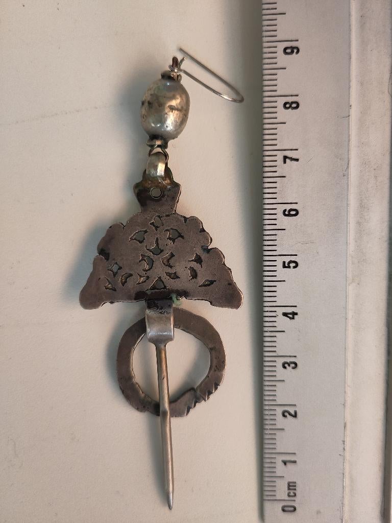 oorbel van antieke zilveren Berber mantelspeld (fibula), Ophalen of Verzenden, Zilver, Oorbellen