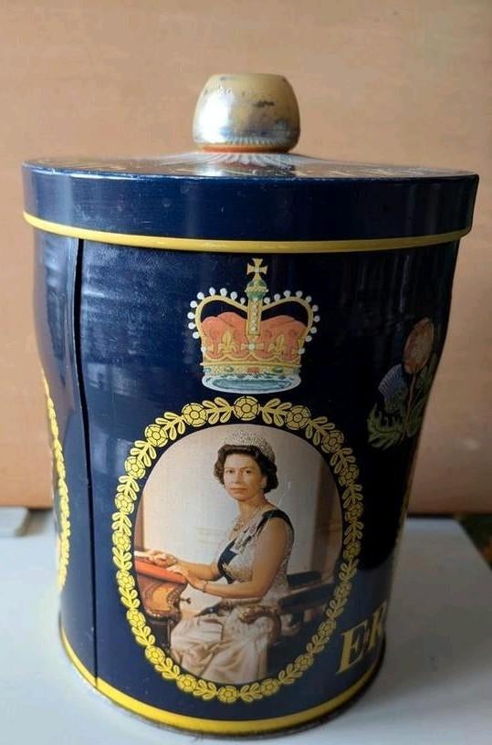 Zilveren Jubileum Blik 1977 Koningin Elizabeth , Engeland, Verzamelen, Koninklijk Huis en Royalty, Ophalen, Gebruikt, Overige typen