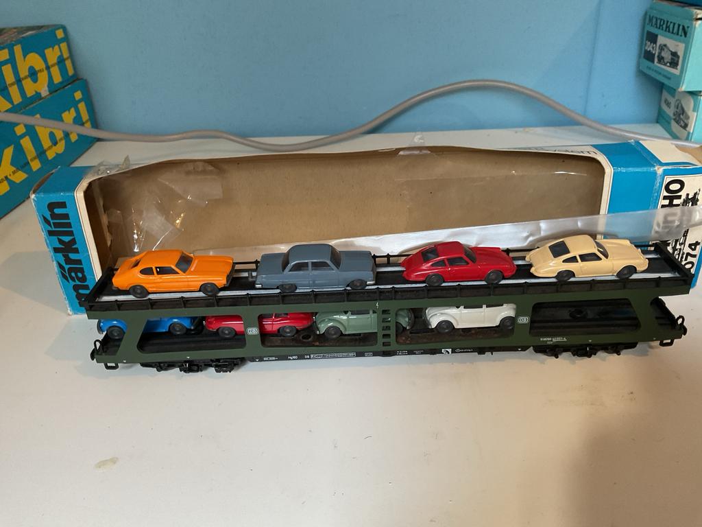 Märklin HO 4074 Autotransportwagon met auto's, Wisselstroom, Gebruikt, Wagon, Ophalen of Verzenden