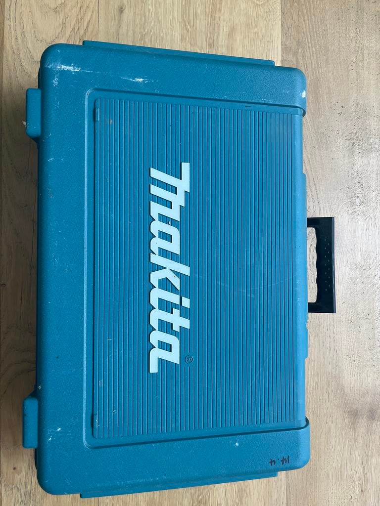 Makita Accuboormachine met lader en 2 accu's, Gebruikt, Variabele snelheid, Ophalen of Verzenden, Boor- en Schroefmachine