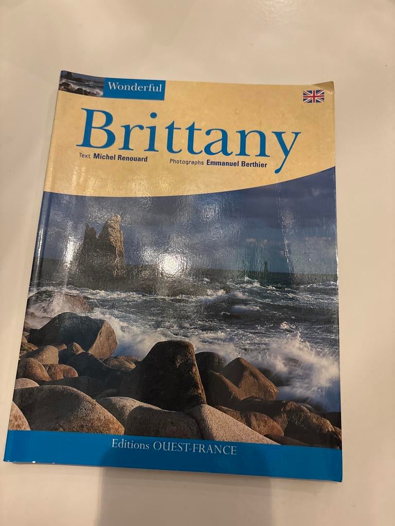 Wonderful Brittany - Reisgids Bretagne (Engels), Boeken, Europa, Ophalen of Verzenden, Reisgids of -boek, Gelezen