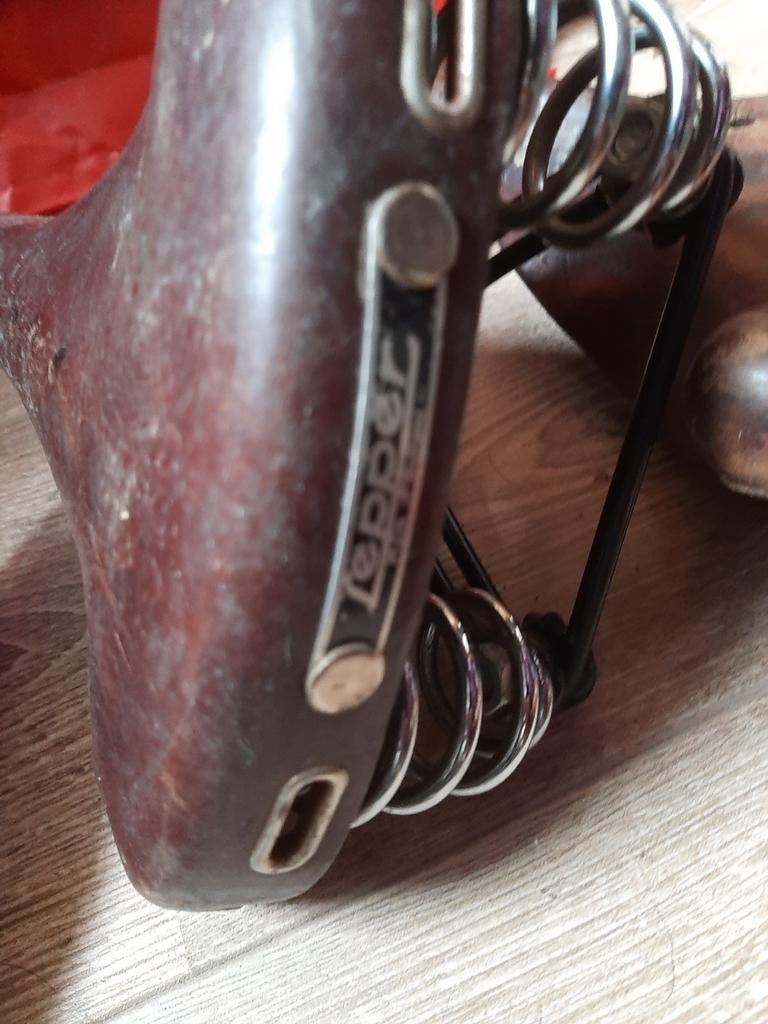 Zadels te koop, 4 bedels of meer, Ophalen of Verzenden, Overige materialen, Overige merken