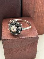 Zilveren ring Zeeuwse knoop, Ophalen of Verzenden, Dame, Zilver, Kleiner dan 17