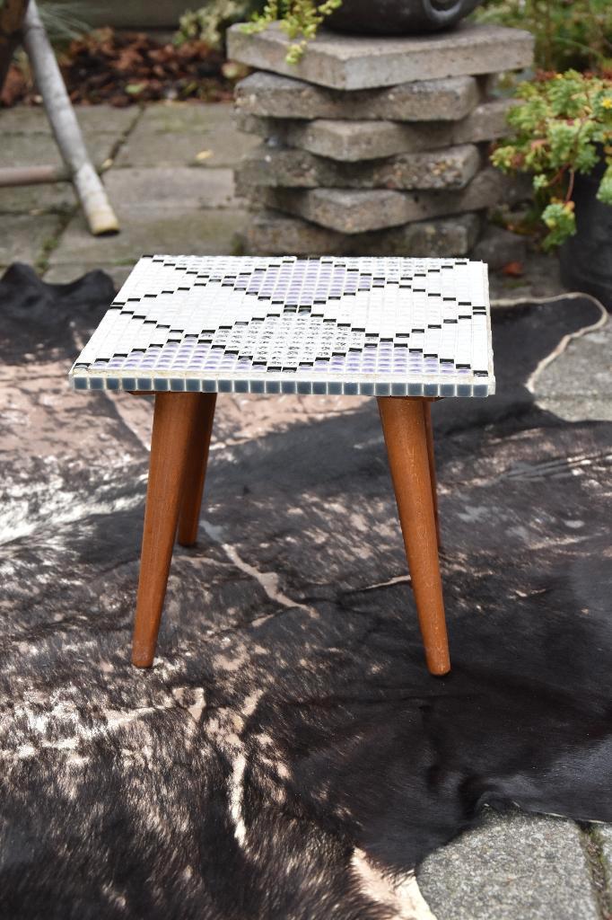 Vintage Bijzettafel met Mozaïek Tegeltjes, Antiek en Kunst, Antiek | Meubels | Tafels, Ophalen