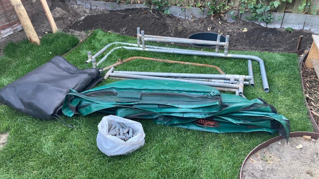 Trampoline 2,75 x 1,90 met afdekzeil, Ophalen, Zo goed als nieuw