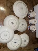 Boerenbont servies: 1 bord, 4 schotels, 3 kopjes, Gebruikt, Ophalen of Verzenden, Kop(pen) en/of Schotel(s), Aardewerk