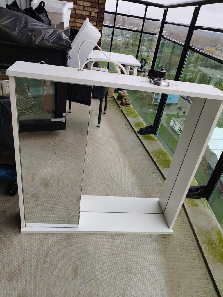 Badkamer spiegelkast met verlichting en stopcontact, Ophalen, 50 tot 100 cm, Minder dan 25 cm, Minder dan 100 cm