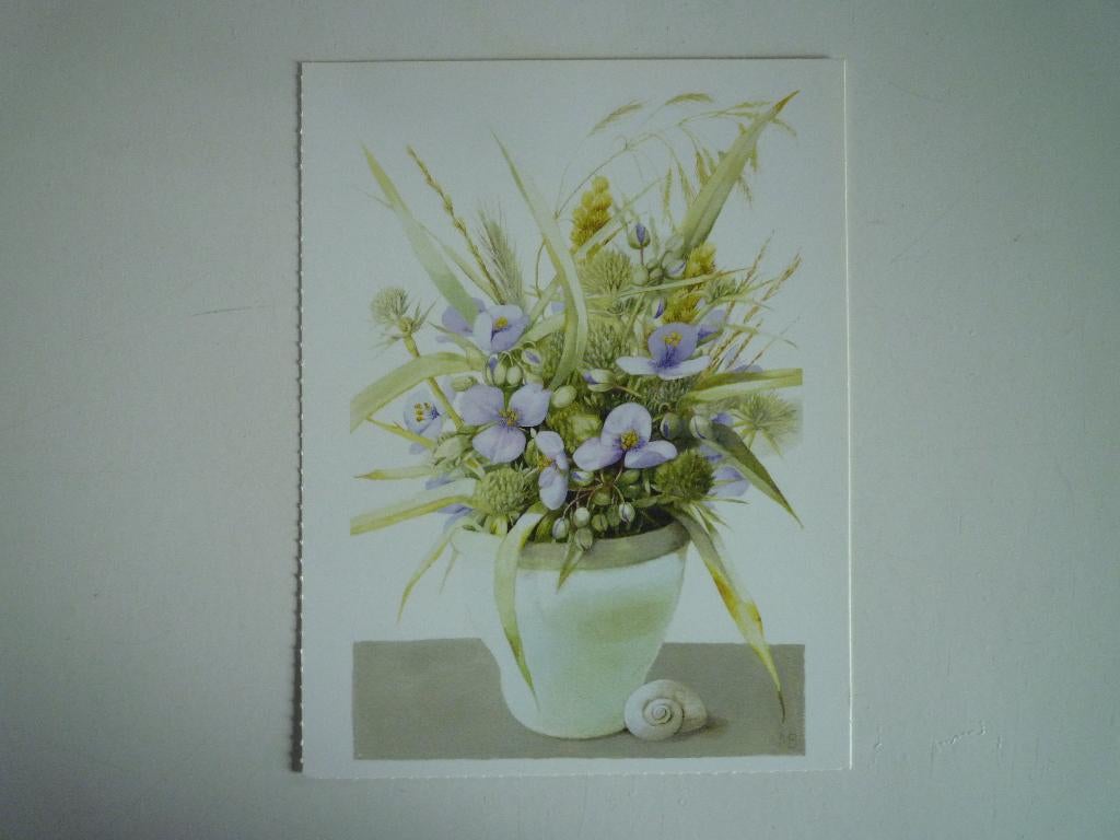 Marjolein Bastin pot met wilde bloemen en slakkenhuis, Ophalen of Verzenden, Voor 1920, Hond of Kat