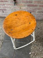 Vintage Industriële Kruk, Huis en Inrichting, Krukjes, Ophalen, Gebruikt, Hout