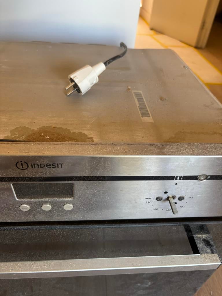 Indesit Inbouw Oven - Werkt, mist 1 knop, 45 tot 60 cm, Gebruikt, Oven, Ophalen of Verzenden