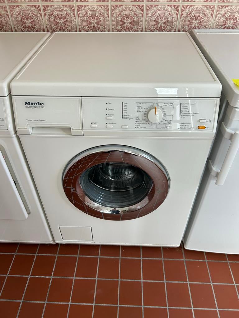 Miele Novotronic W 323 Wasmachine - Voorlader, Witgoed en Apparatuur, Wasmachines, Gebruikt, Voorlader, 6 tot 8 kg, 85 tot 90 cm