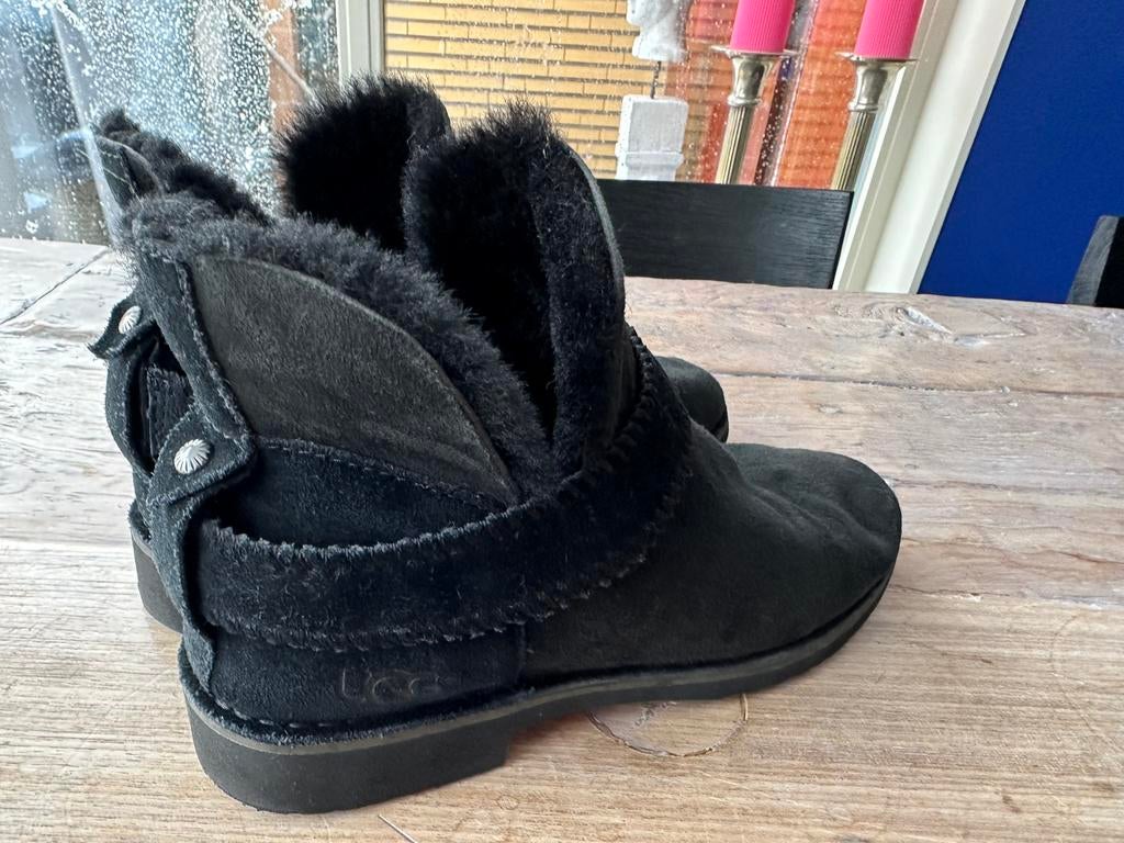 UGG UGGS Australia McKay Classic Laarzen maat 41, UGG Australia, Zwart, Lage of Enkellaarzen, Ophalen of Verzenden