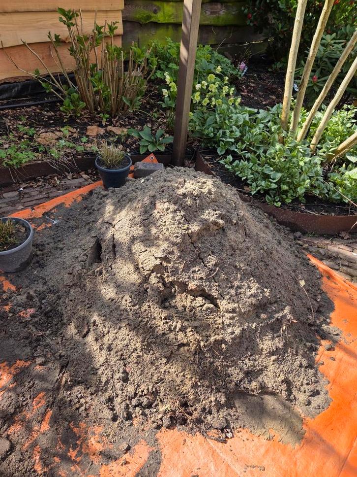 Gratis afhalen zand met tuinaarde gemixed 5 kruiwagens vol, Tuin en Terras, Zand, Gebruikt, Overige typen, Ophalen