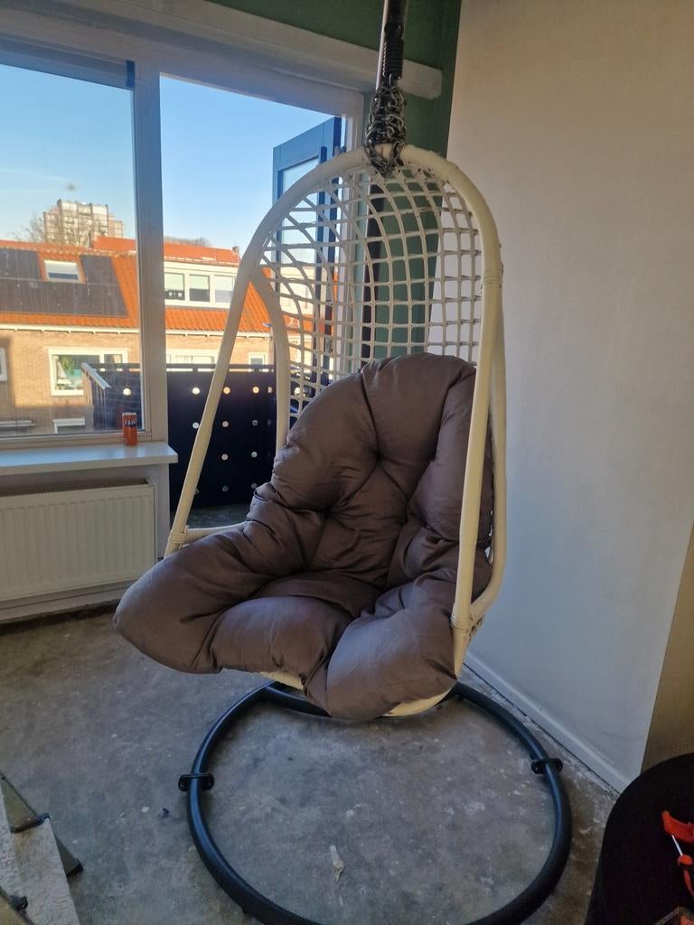 Schommelstoel ei, Ophalen