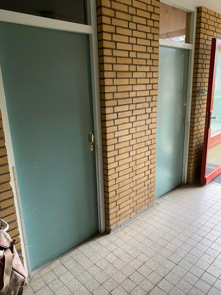 Te huur Opslagruimte berging box schuur hobbyruimt Gorinchem, Doe-het-zelf en Verbouw, Deuren en Horren, Garagedeur, 215 cm of meer