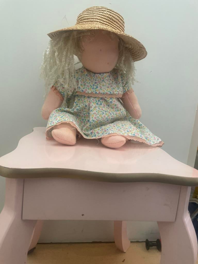 zonnekind pop 40 cm met sto hoed, Ophalen of Verzenden, Zo goed als nieuw, Pop