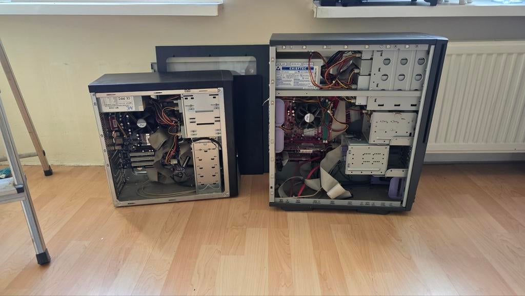 Oude computers met onderdelen (werking onbekend), Computers en Software, Desktop Pc's, Ophalen, Niet werkend, Minder dan 4 GB