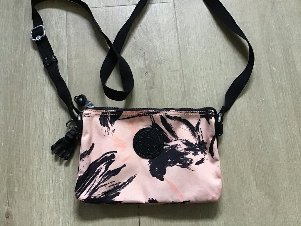 Schoudertasje Kipling zwart/zalmkleur, Ophalen, Zo goed als nieuw, Overige kleuren, Schoudertasje