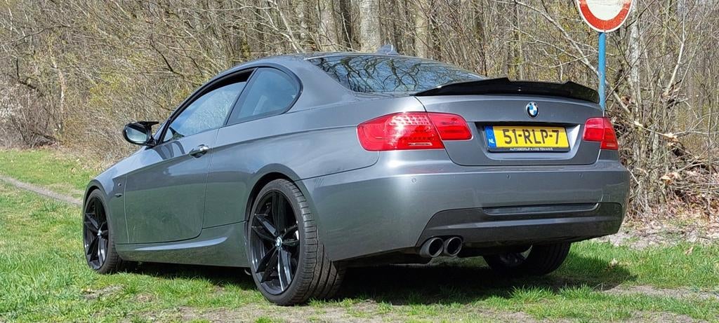 BMW 3-Serie 2.0 I 320 Coupe AUT 2011 Grijs, Auto's, Automaat, Euro 5, 1995 cc, Zwart