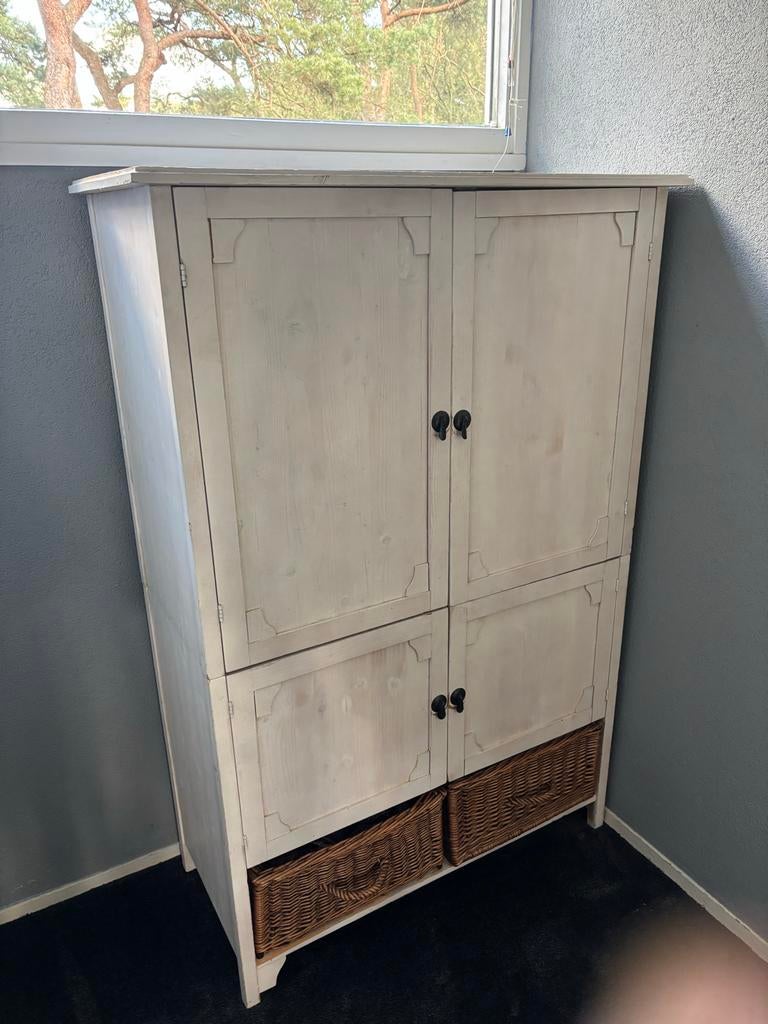 Kledingkast en sidetable whitewash, Ophalen, Gebruikt, 50 tot 100 cm, Met lade(s)