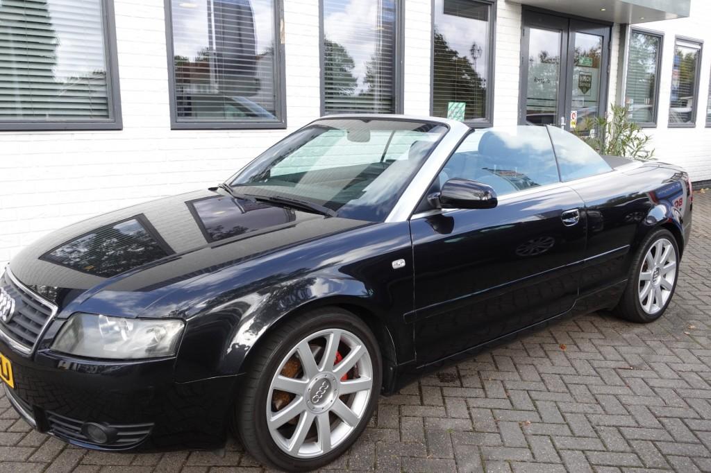 Audi A4 2.4 V6 EXCLUSIVE 6 cil YOUNG TIMER OOK IN 2027, Auto's, Gebruikt, Cabriolet, A4, Zwart
