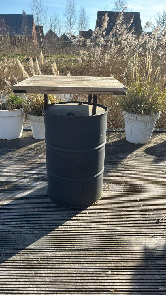 Stijlvolle statafel van olievat en houten blad, Huis en Inrichting, Tafels | Statafels, Gebruikt, Ophalen