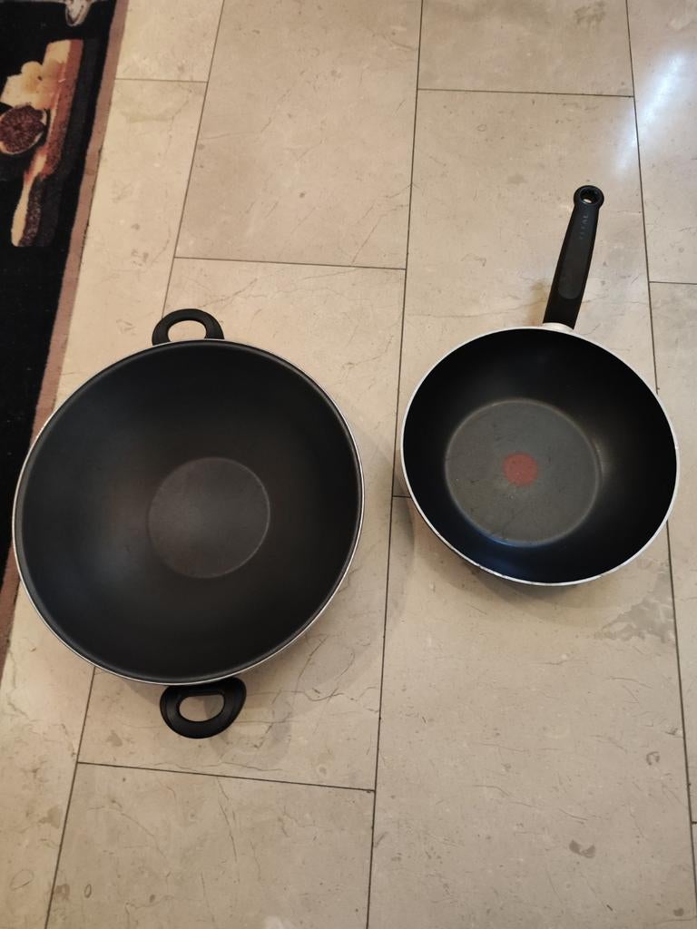 Tefal wok pan en een top chef  wok, Huis en Inrichting, Keuken | Potten en Pannen, Ophalen of Verzenden, Zo goed als nieuw, Gietijzer