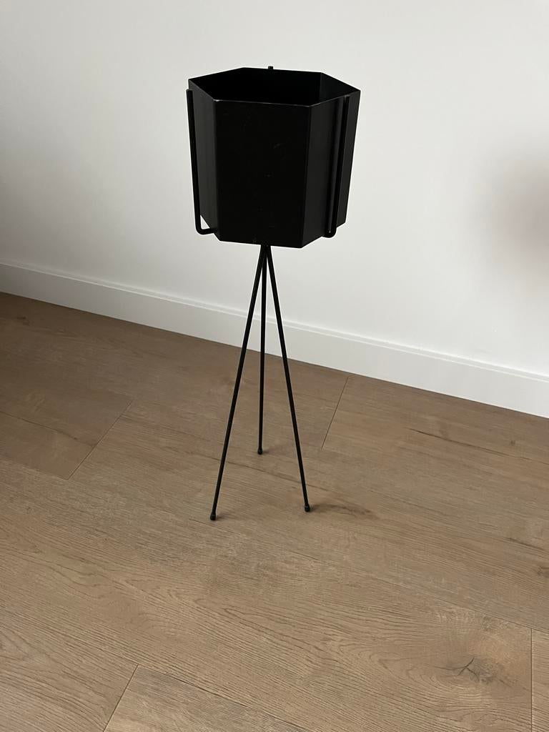Ferm Living Plantenbak Zwart met Standaard, Tuin en Terras, Bloembakken en Plantenbakken, Minder dan 60 cm, Ophalen of Verzenden