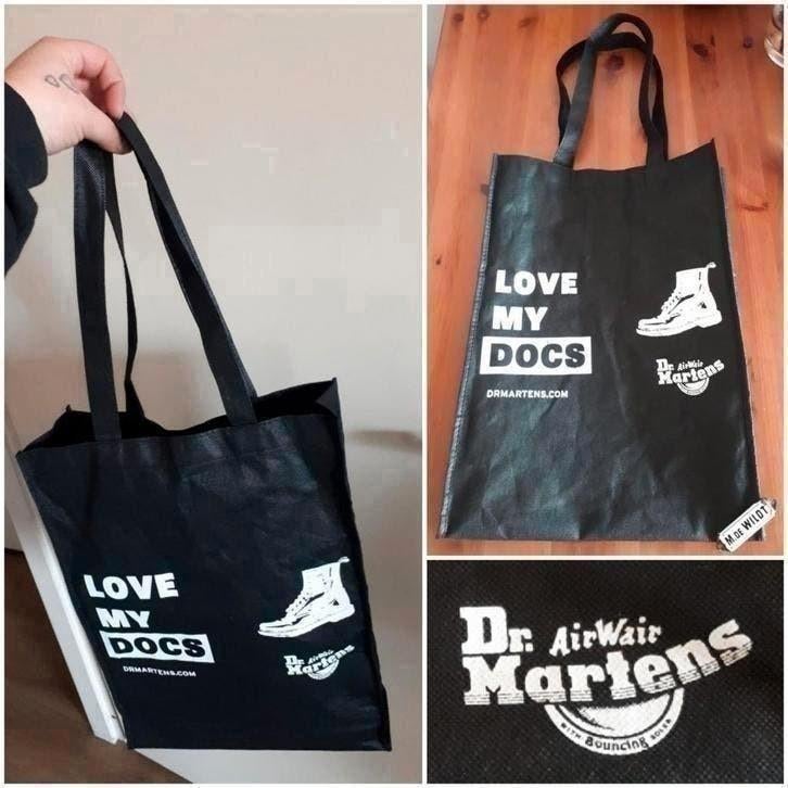 Nieuw: dr. Martens shopper zwart - stof tas boodschappentas, Sieraden, Tassen en Uiterlijk, Tassen | Schoudertassen, Nieuw, Overige merken