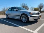 BMW 330i sedan E46, zeer lage km-stand, zeer netjes, 1520 kg, Grijs, Particulier, Sedan