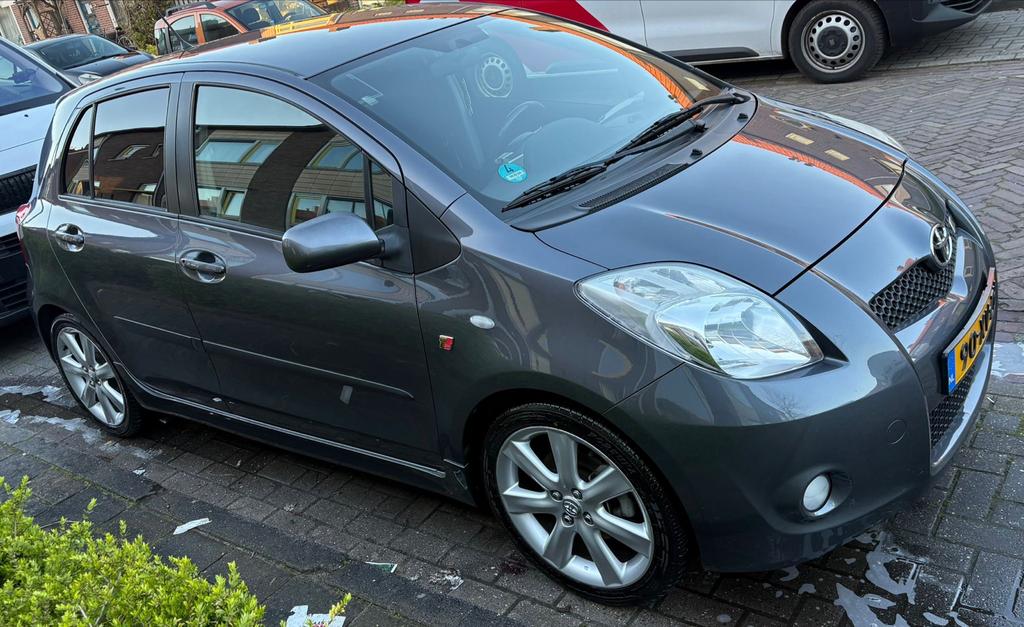 Toyota Yaris 1.8 16V Vvt-i 5DR TS 2007 Grijs, Auto's, Toyota, Voorwielaandrijving, 4 cilinders, 133 pk, 49 €/maand