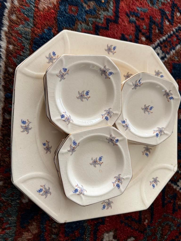 Antiek wit servies met blauwe bloemen, 1 grote schaal, 12 bo, Antiek en Kunst, Antiek | Servies los, Ophalen of Verzenden