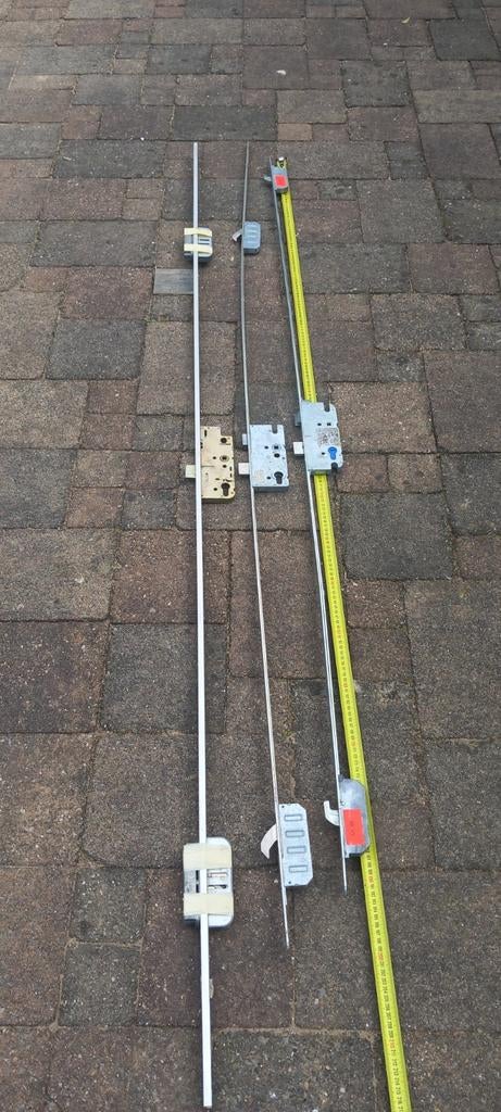 Diverse meerpuntsluitingen en sloten, Ophalen, Gebruikt, Overige materialen, Slot