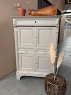 Brocante meidenkast / buffetkast / kast, Ophalen, Studio Larilo, Studiolarilo@gmail.com, Zo goed als nieuw