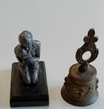 Te Koop: Twee snuisterijen: Een belletje en een standbeeld. , Ophalen of Verzenden