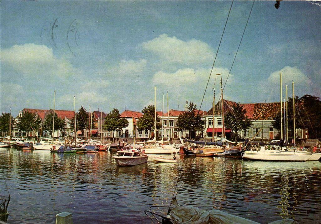 Medemblik, Oosterhaven - boten - 1987 gelopen, Ophalen of Verzenden, Voor 1920, Gelopen, Noord-Brabant