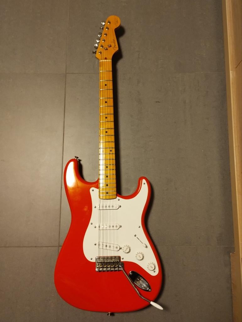 Fender Hank Marvin
Made in japan 1996
Lichtgewicht 2.9kg, Ophalen of Verzenden, Zo goed als nieuw, Solid body, Fender