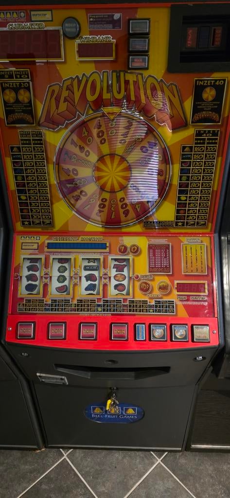 Revolution, Ophalen of Verzenden, Gebruikt