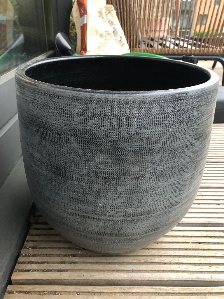 grote bloempot, Tuin en Terras, Bloempotten, Ophalen, Rond, Binnen, Zo goed als nieuw