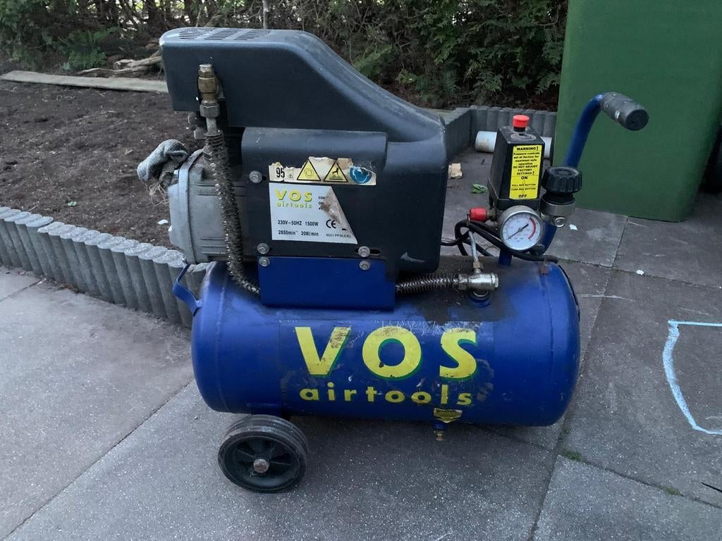 Compressor, Doe-het-zelf en Verbouw, Compressors, 100 liter of meer, Ophalen, Gebruikt, Minder dan 200 liter/min